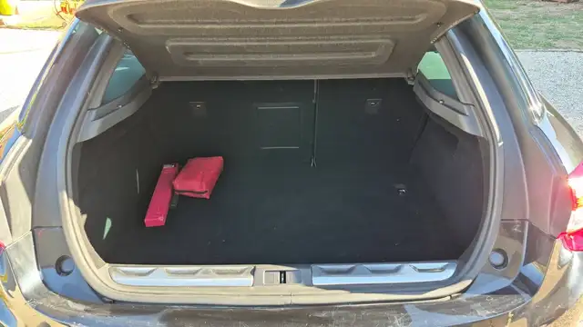 DS Automobiles DS 5 view 14