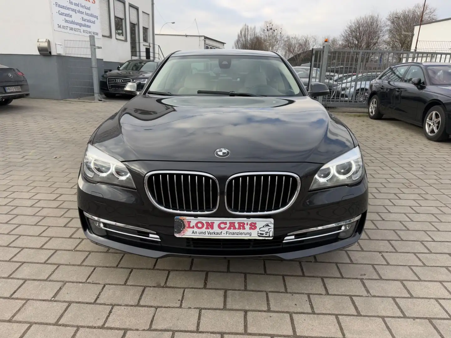 BMW 730 d/Navi/Leder/BiXenon/Kamera/8 Fach/TOP Šedá - 2