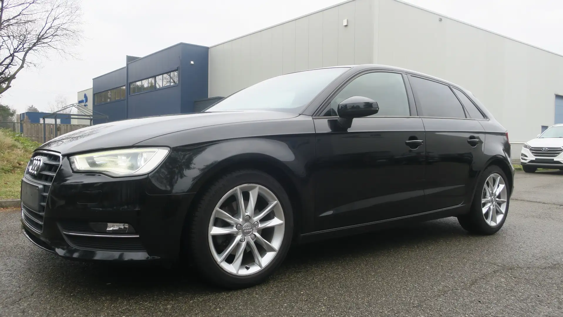 Audi A3 1.6 TDi Ambiente S tronic "Pano  dak" Zwart - 1