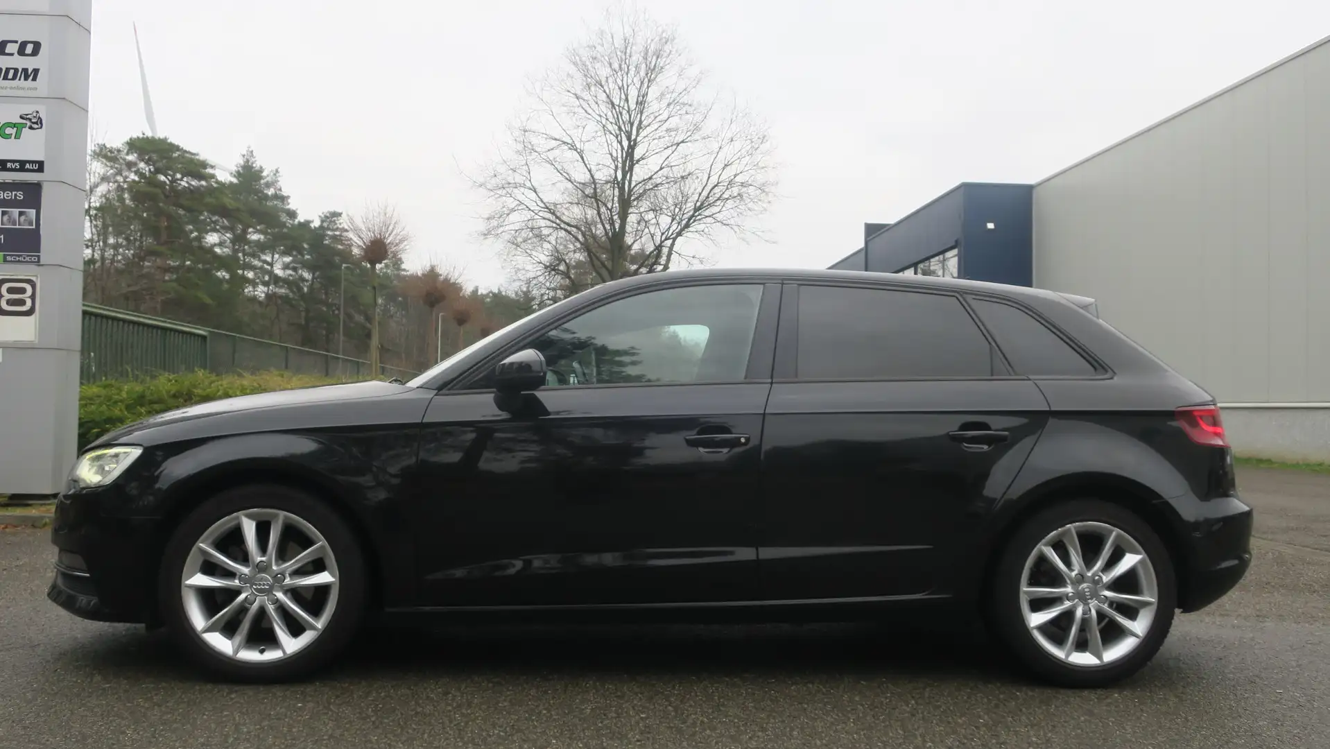 Audi A3 1.6 TDi Ambiente S tronic "Pano  dak" Noir - 2