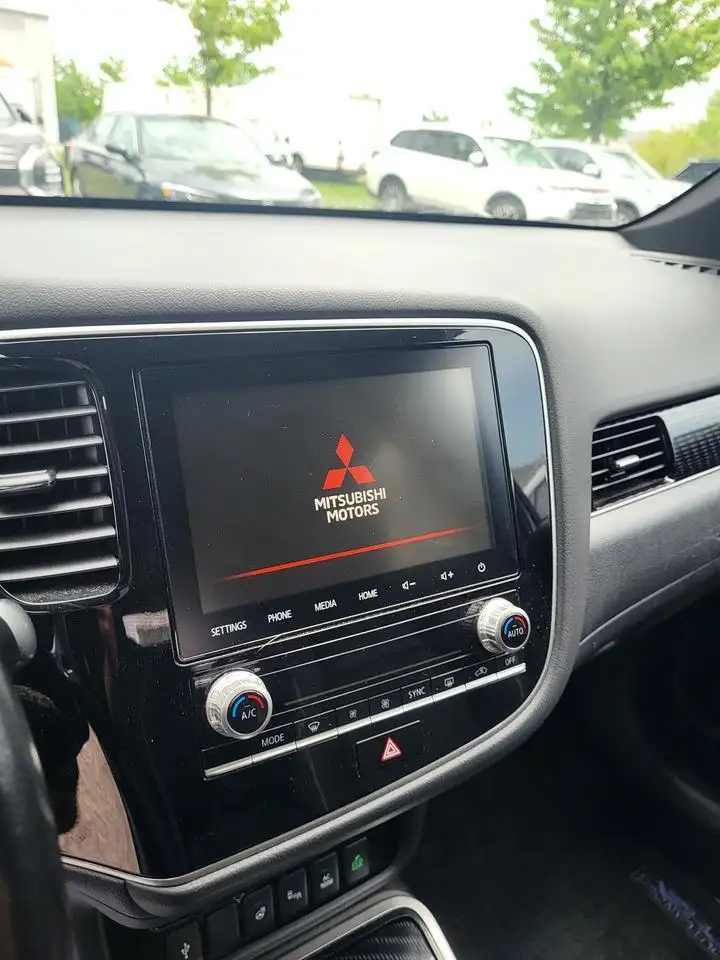 Mitsubishi Outlander снимка Mitsubishi Outlander