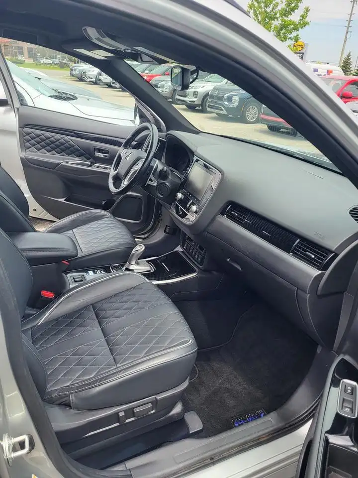 Mitsubishi Outlander снимка Mitsubishi Outlander