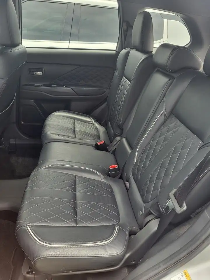 Mitsubishi Outlander снимка Mitsubishi Outlander