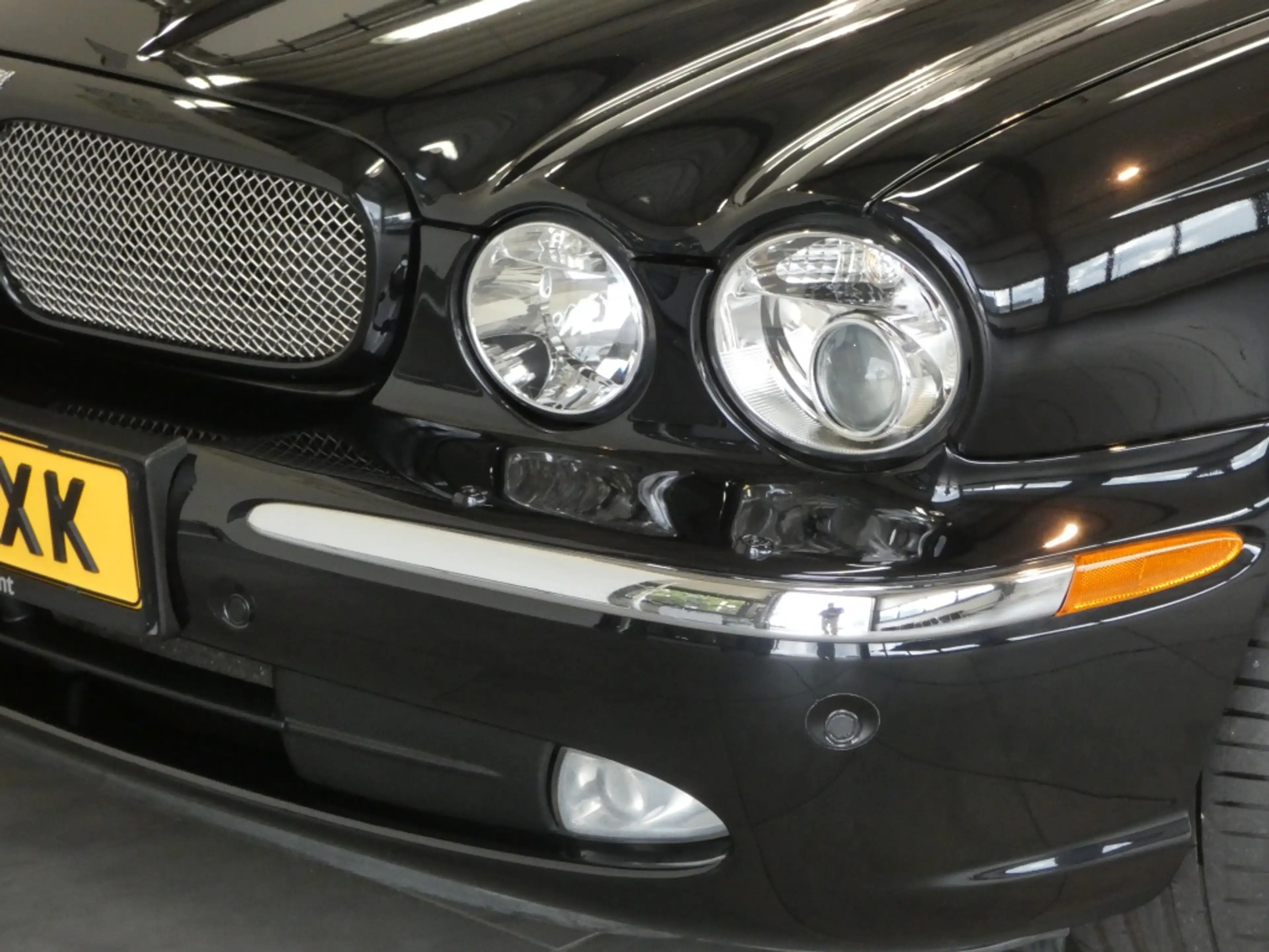 Jaguar XJ 4.2 V8 XJ-R Sunroof 20 inch Tv achterin . — photo 6