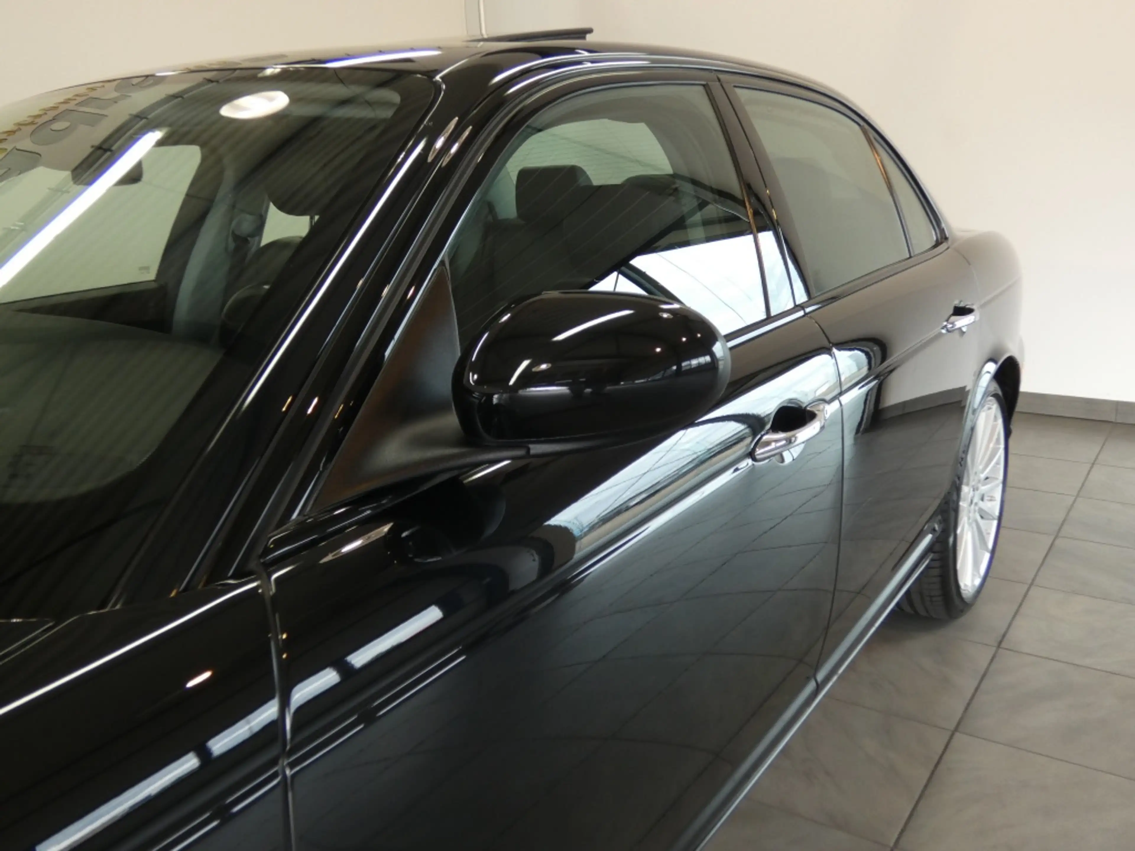 Jaguar XJ 4.2 V8 XJ-R Sunroof 20 inch Tv achterin . — photo 12