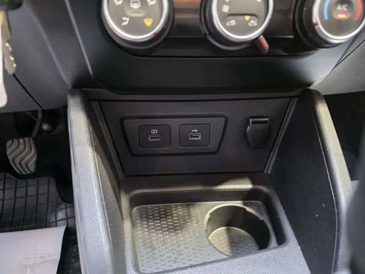 Dacia Duster — photo 12