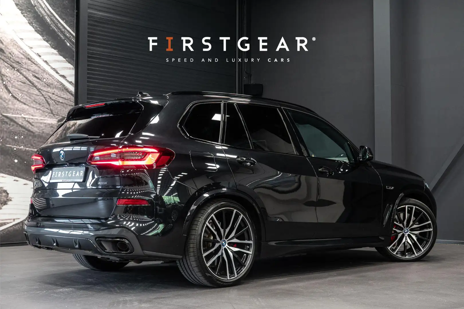 BMW X5 xDrive45e High Executive *M-Sport / Luchtvering / Zwart - 2