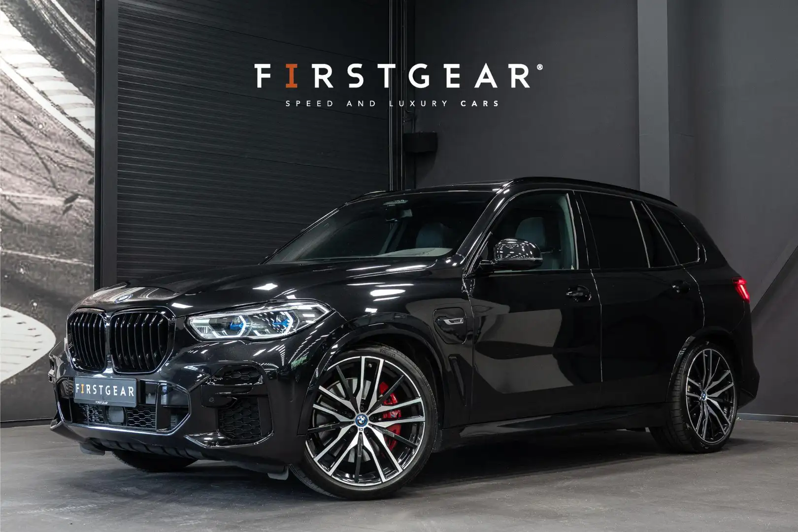 BMW X5 xDrive45e High Executive *M-Sport / Luchtvering / Zwart - 1