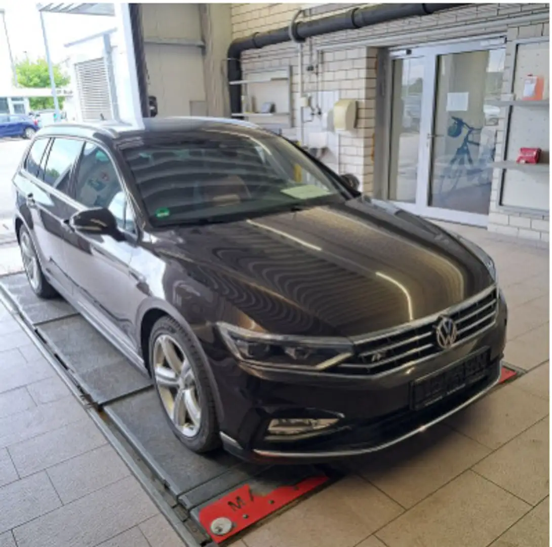 Volkswagen Passat Variant 2.0 TDI DSG 4MOTION Elegance Bruin - 2