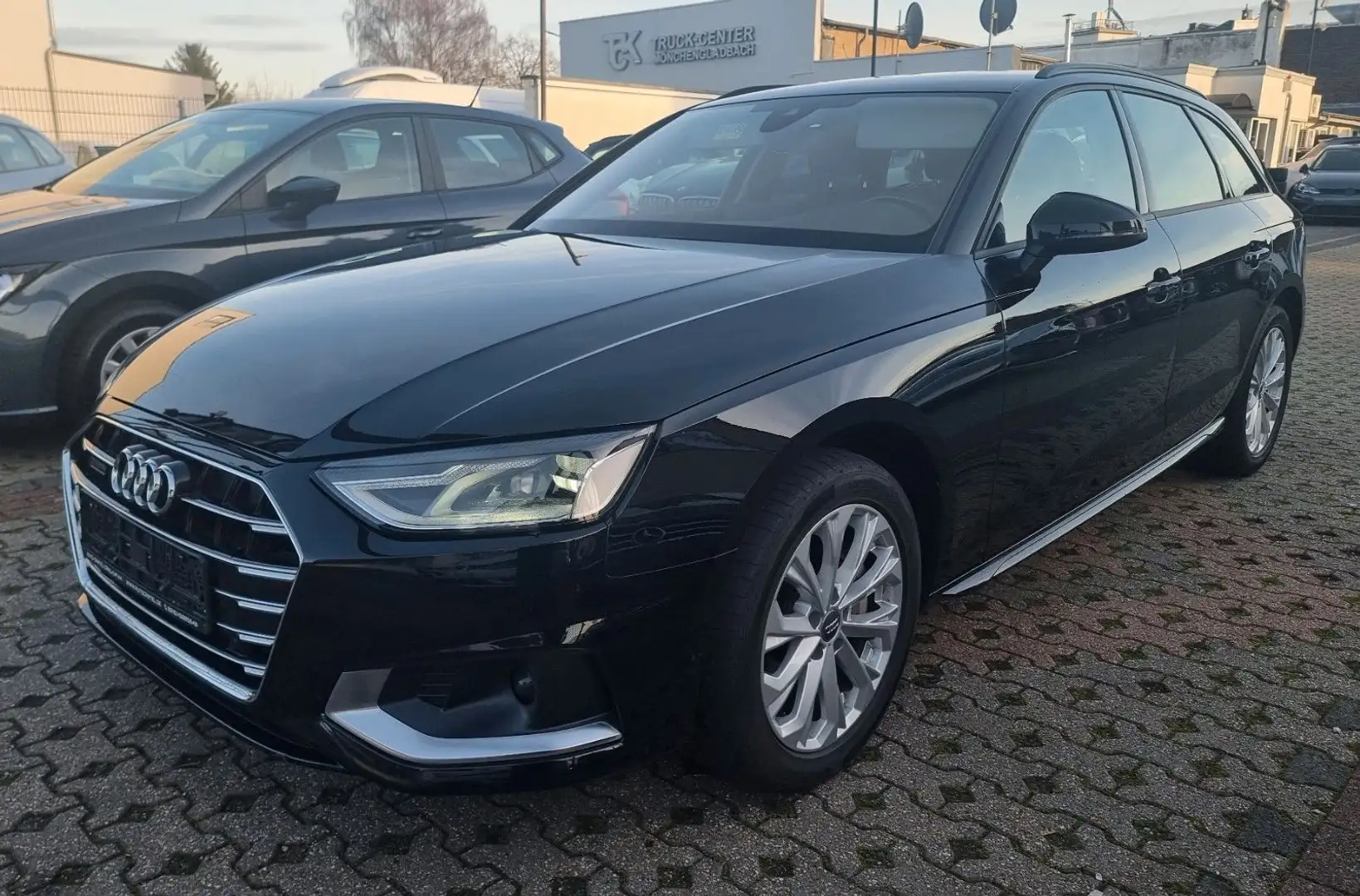 Audi A4 Avant 40 TDI quattro -1HD-LEDER-AHK-TEMPO-EU6 Schwarz - 1