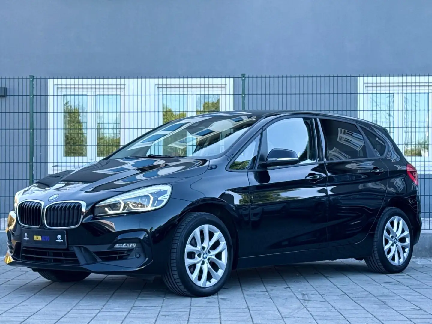 BMW 220 d xDrive Active Tourer/AHK/VOLL-LEDER/LED Schwarz - 1