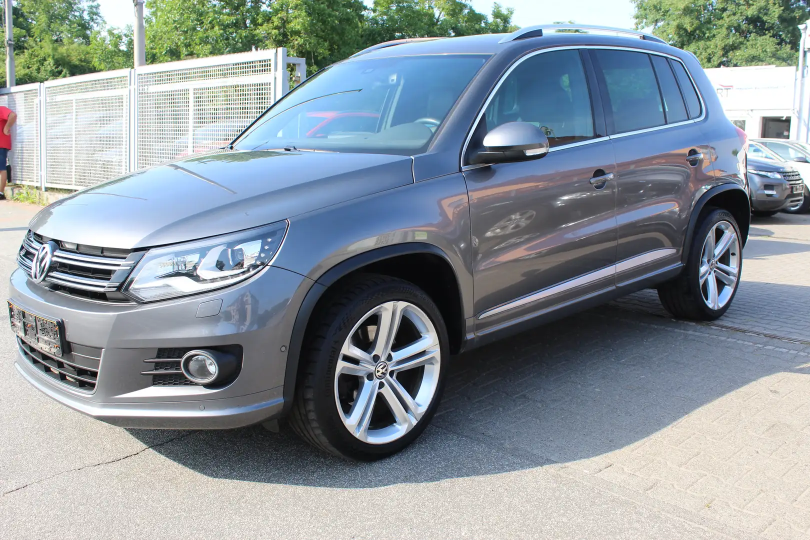 Volkswagen Tiguan R-Line Grau - 1