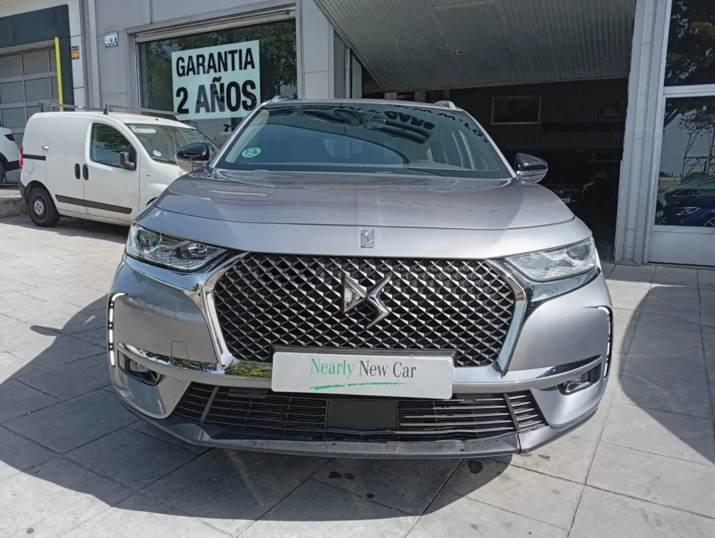 DS Automobiles DS 7 Crossback 1.5BlueHDi Chic Aut. Gris - 2
