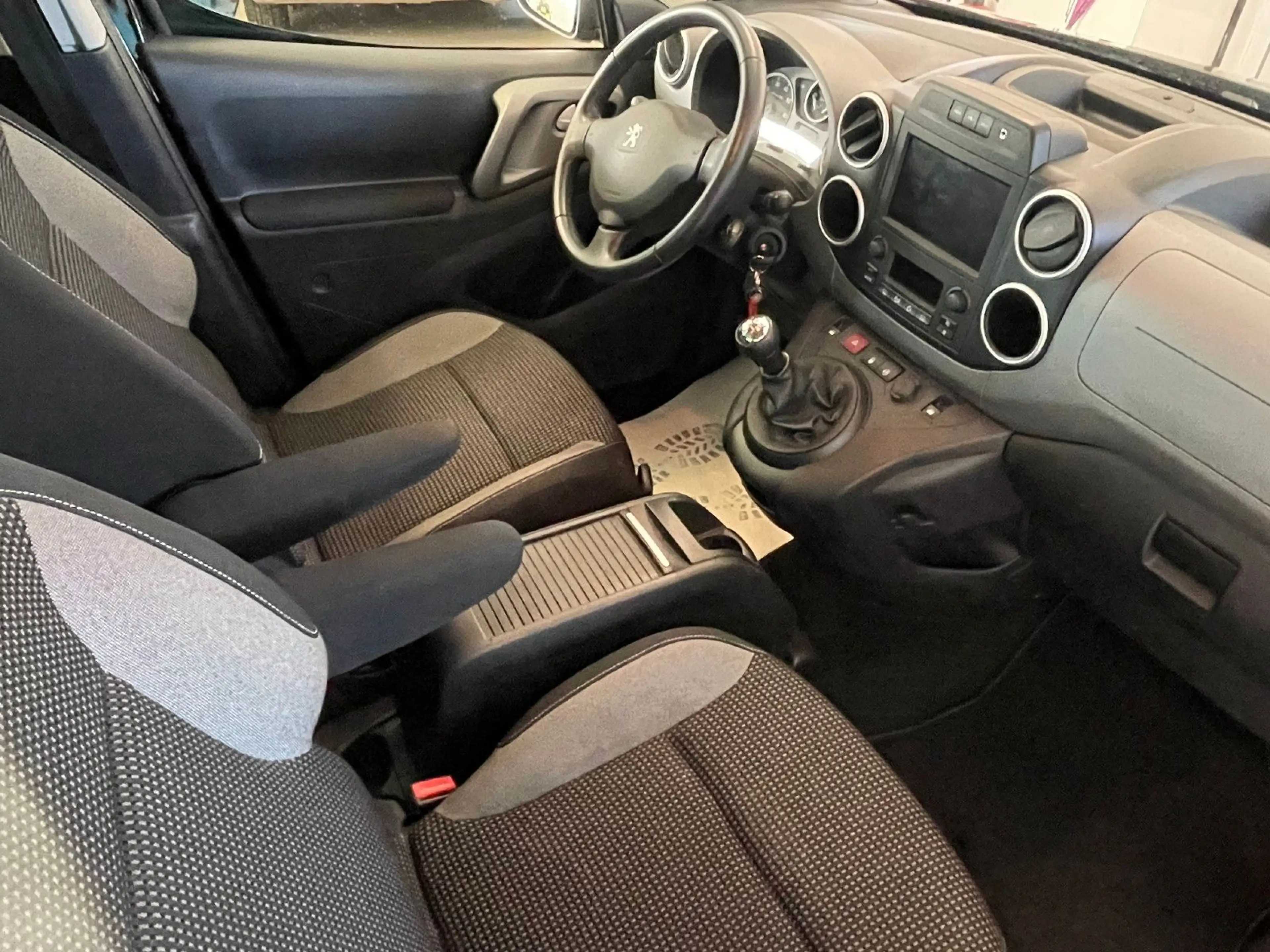 Peugeot Partner Tepee Allure — photo 11
