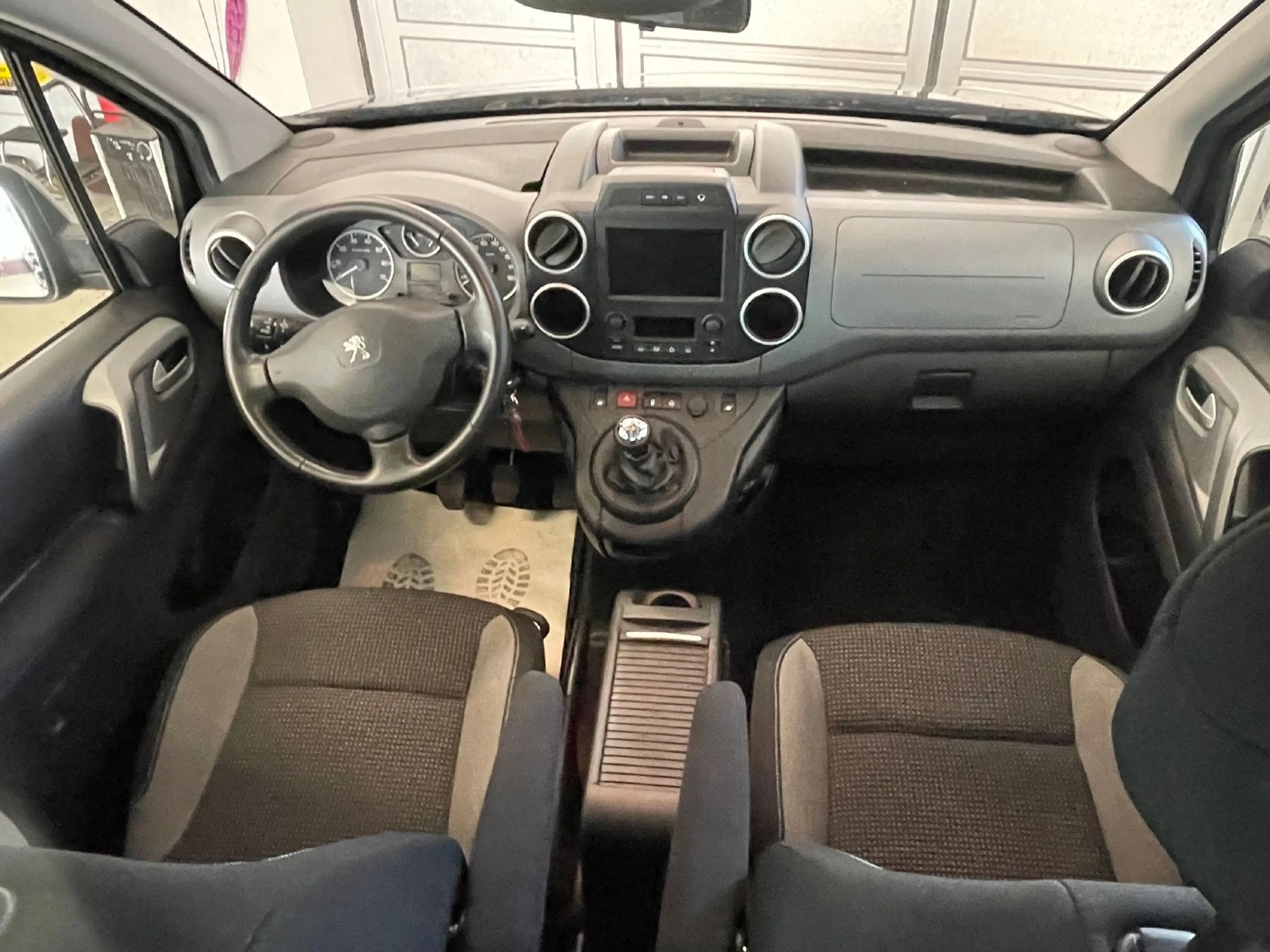 Peugeot Partner Tepee Allure — photo 9