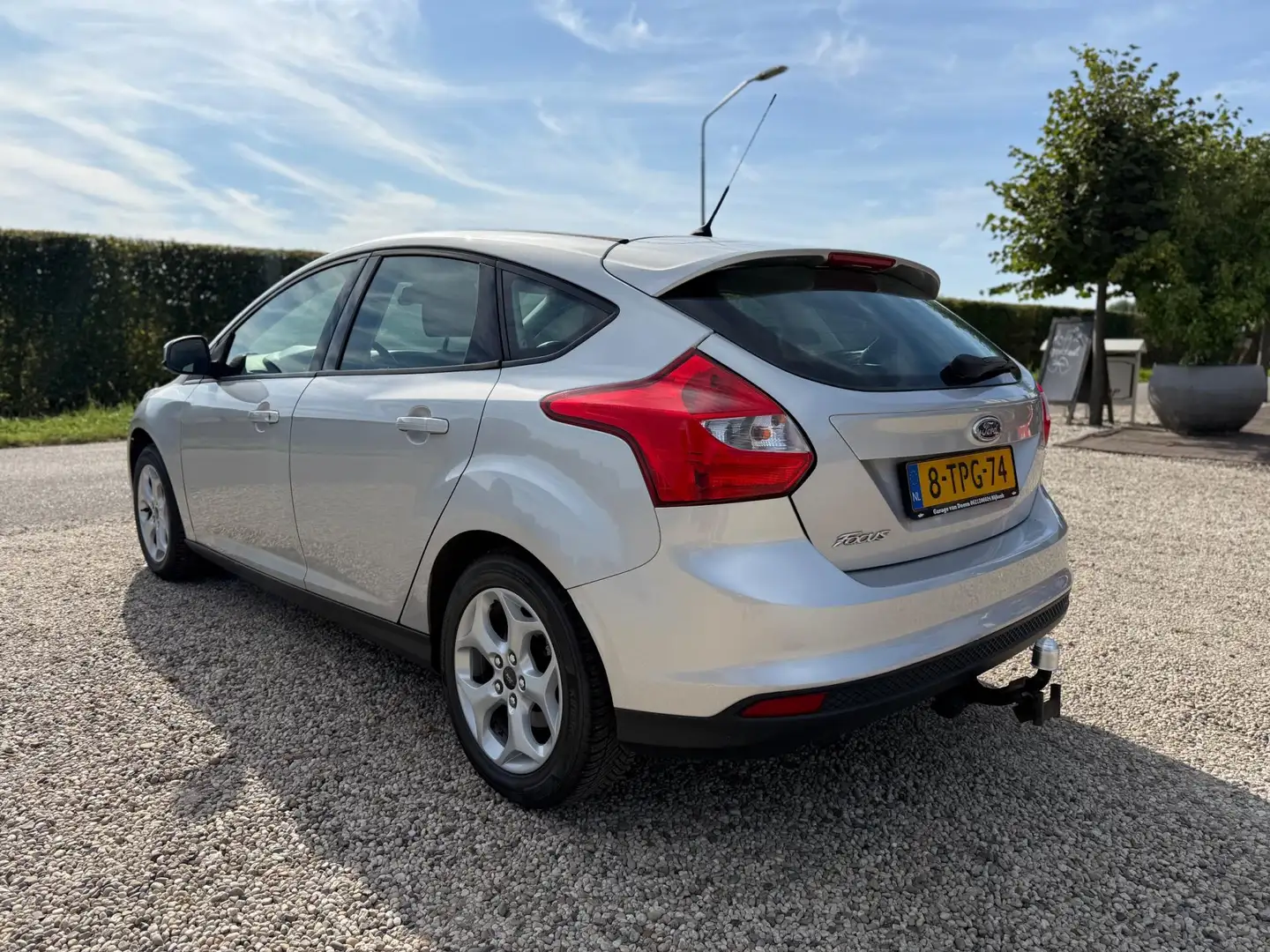 Ford Focus 1.6 TI-VCT Titanium Clima | Cruise | LM | Trekhaak Grau - 2