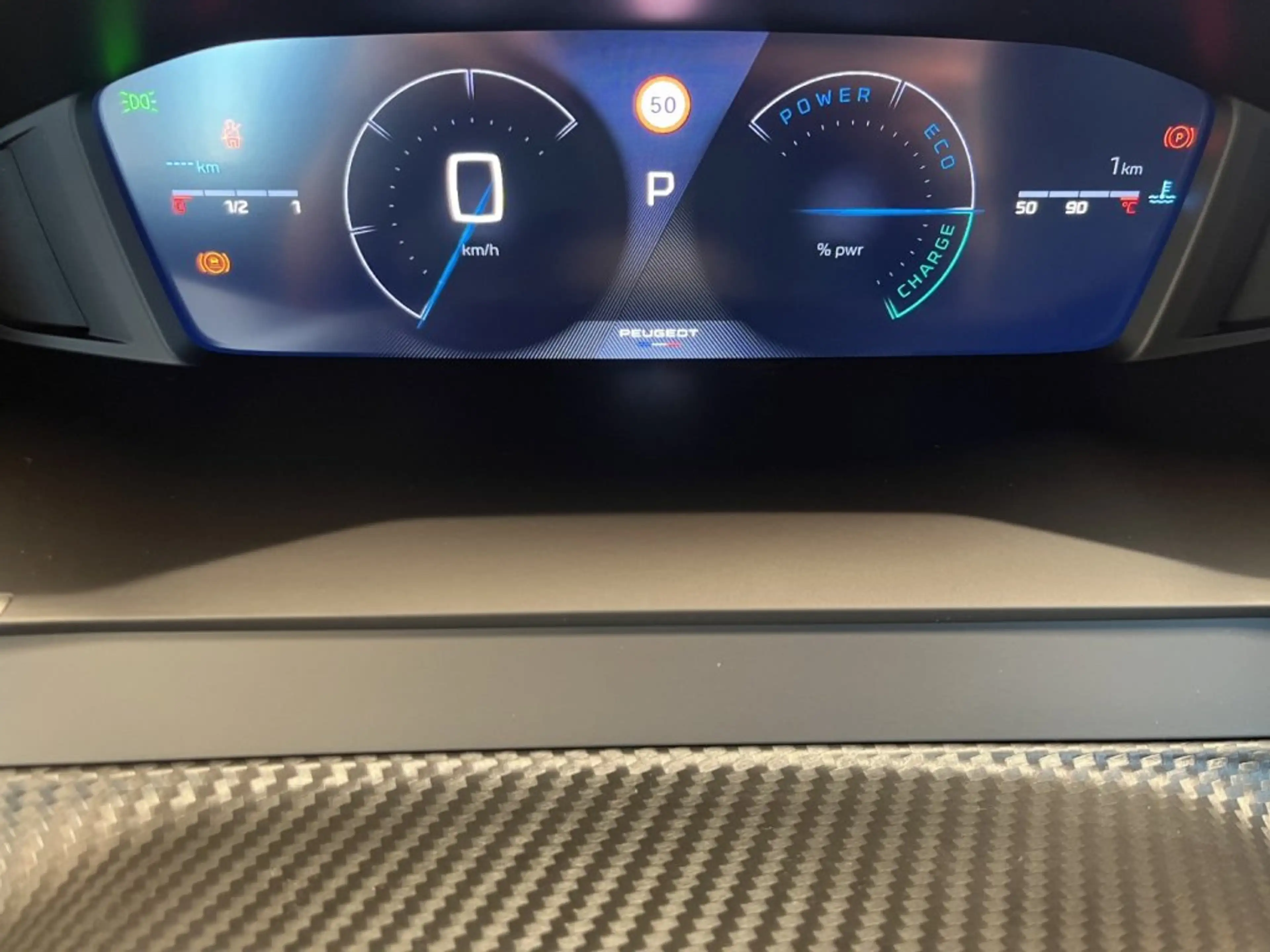 Peugeot 2008 Allure MHEV 110 e-DCS6 — photo 11