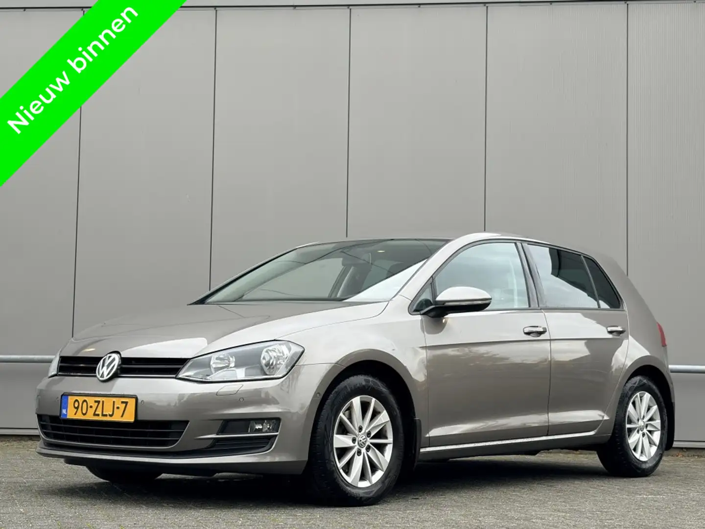 Volkswagen Golf 1.6 TDI - nap! - automaat - navi - airco - cruise Grijs - 1