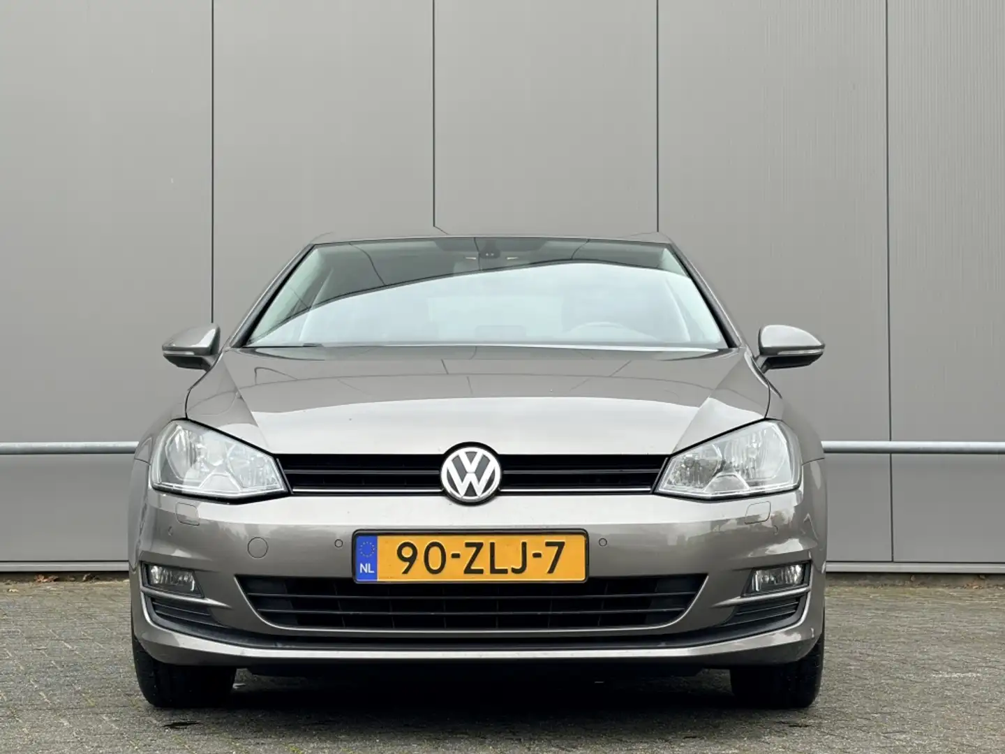 Volkswagen Golf 1.6 TDI - nap! - automaat - navi - airco - cruise Grijs - 2