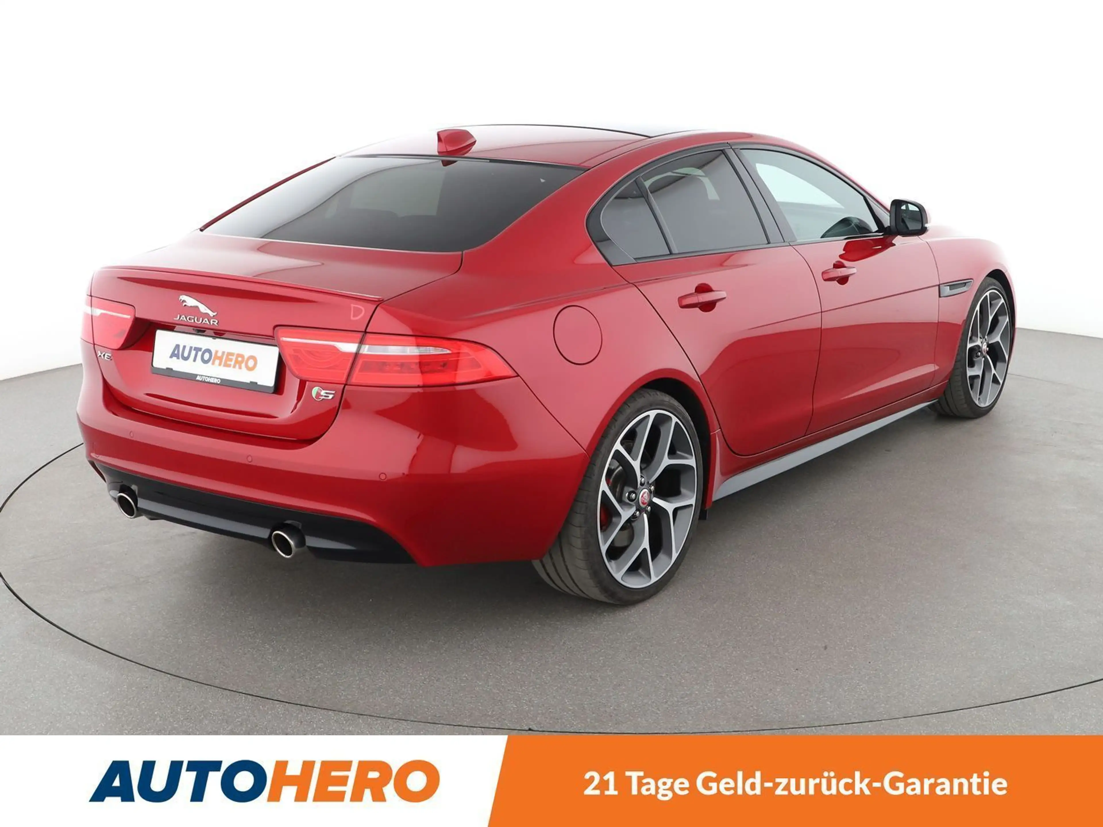 Jaguar XE 3.0 V6 S Aut.*NAVI*BiXENON*CAM*TEMPO*SHZ*LHZ*ALU* — photo 6