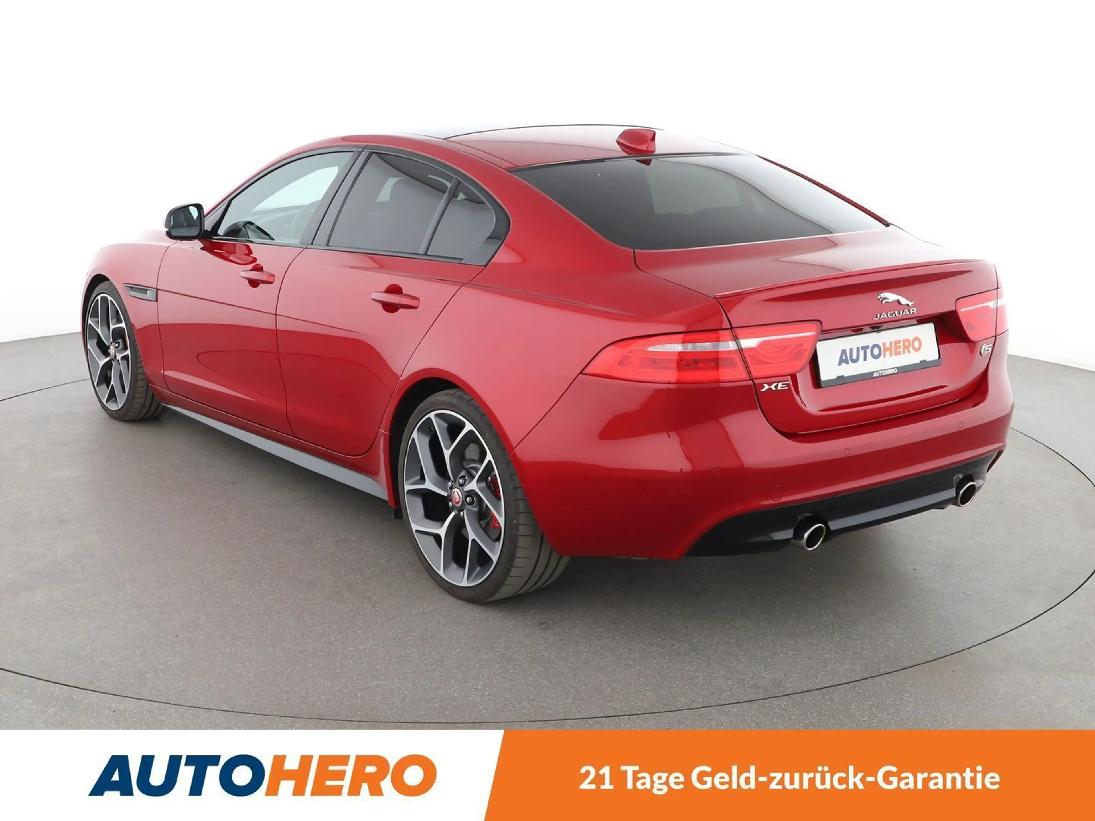 Jaguar XE 3.0 V6 S Aut.*NAVI*BiXENON*CAM*TEMPO*SHZ*LHZ*ALU* — photo 4