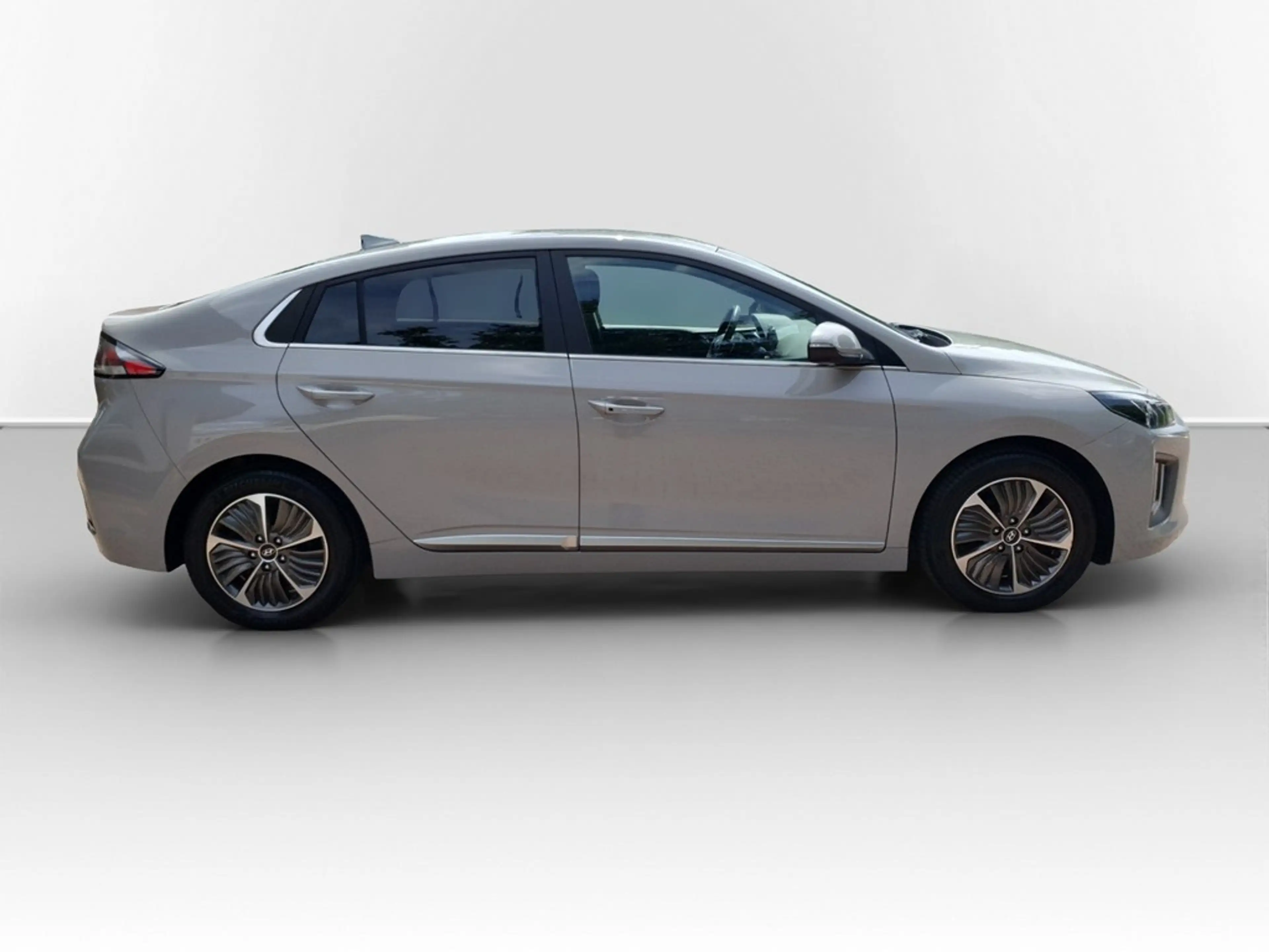 Hyundai IONIQ 1.6 GDI PHEV Style INFINITY*LED*NAV*SHZ*ACC*PDC... — photo 5