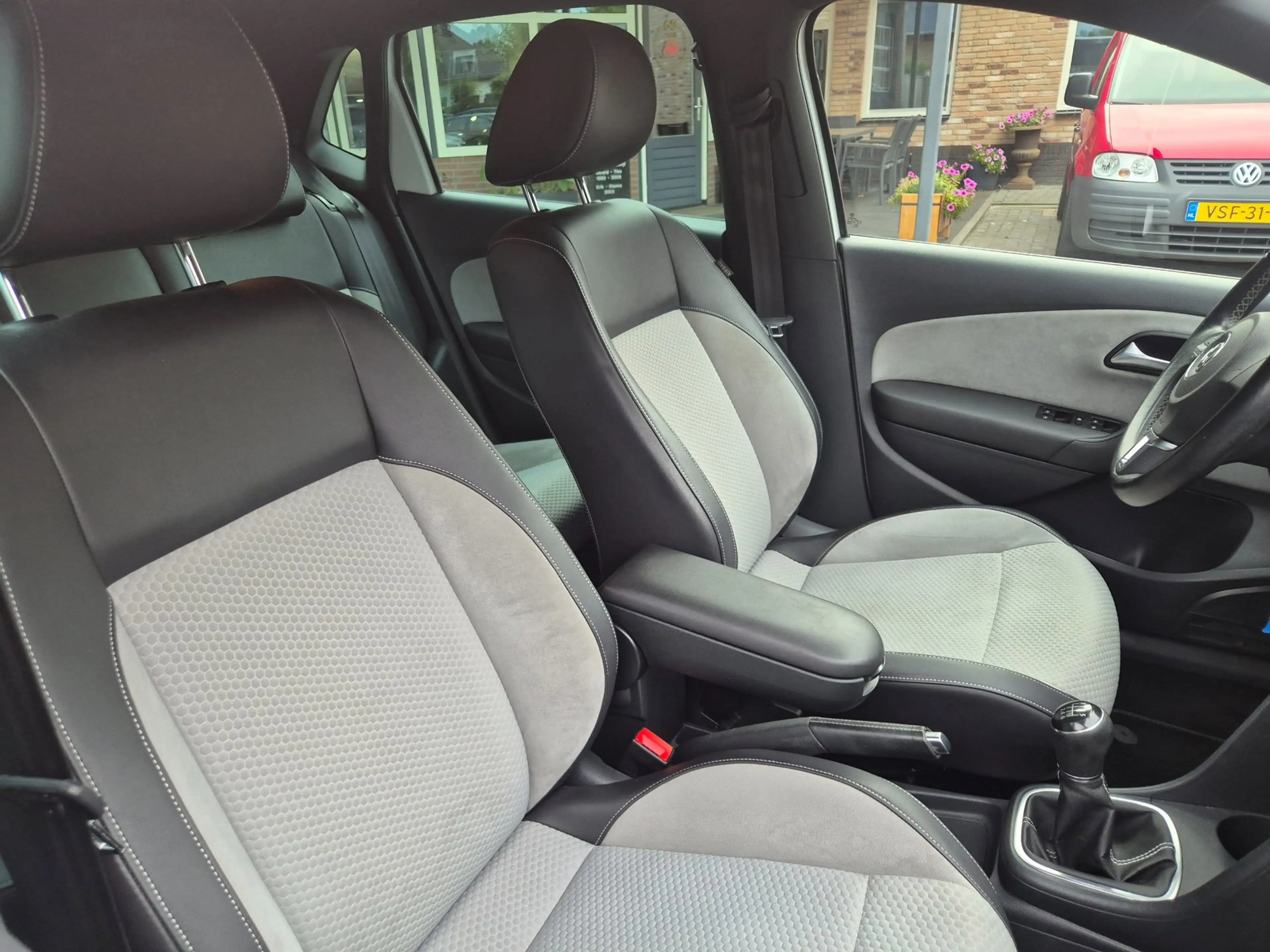 Volkswagen Polo Cross 1.2 TSI leer met alcantara navi — photo 15