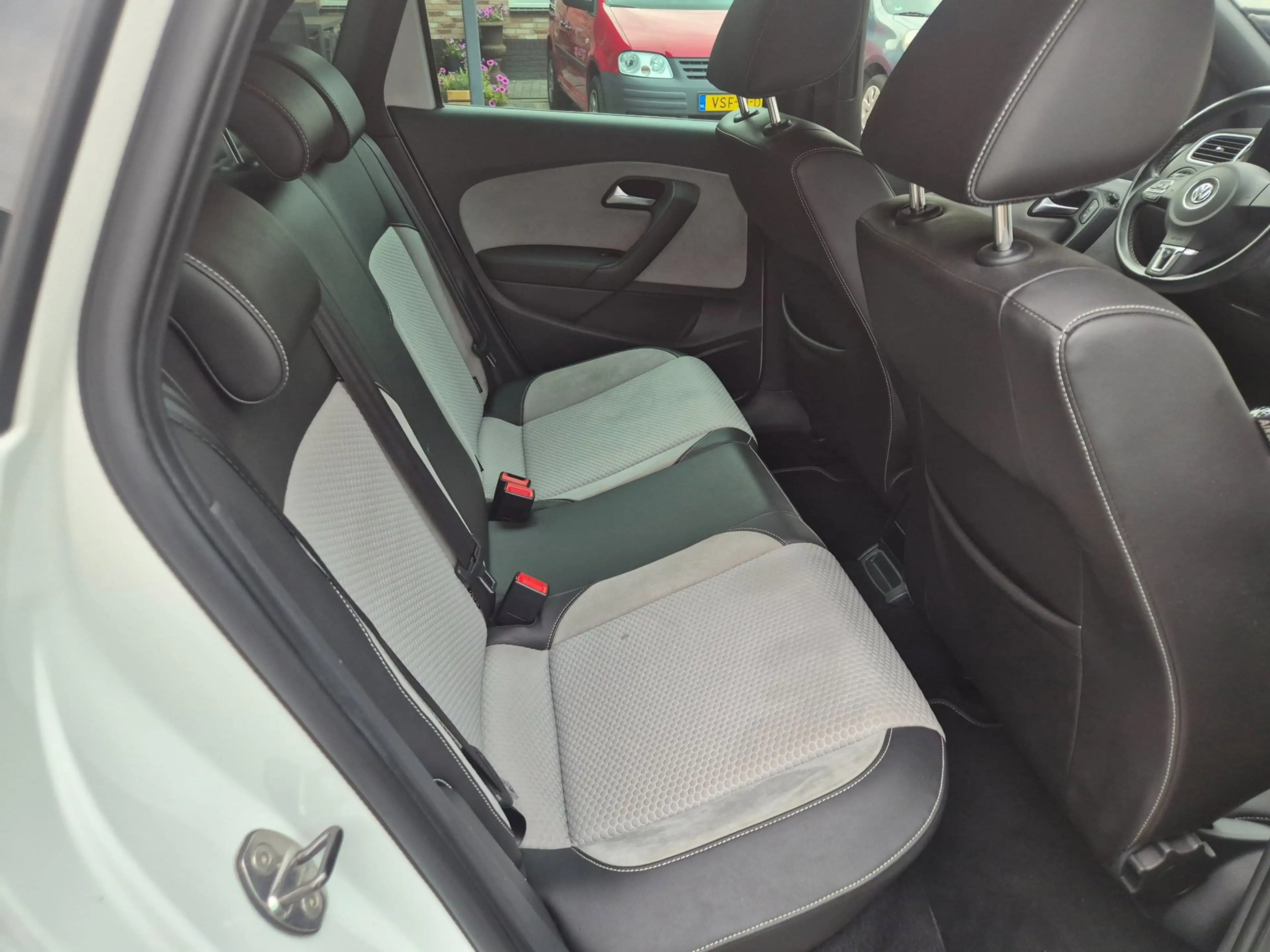 Volkswagen Polo Cross 1.2 TSI leer met alcantara navi — photo 17