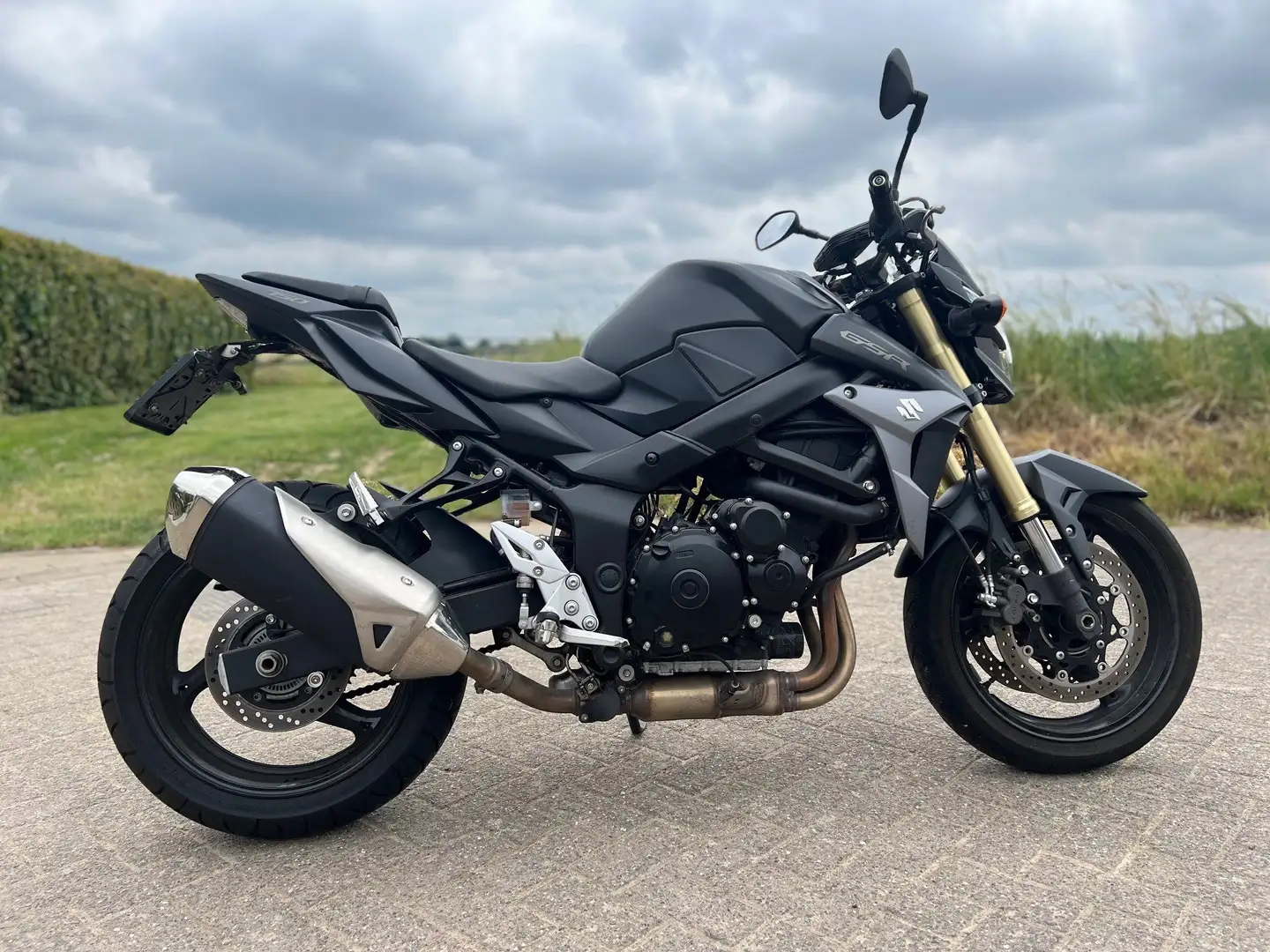 Suzuki GSR 750 Negru - 1