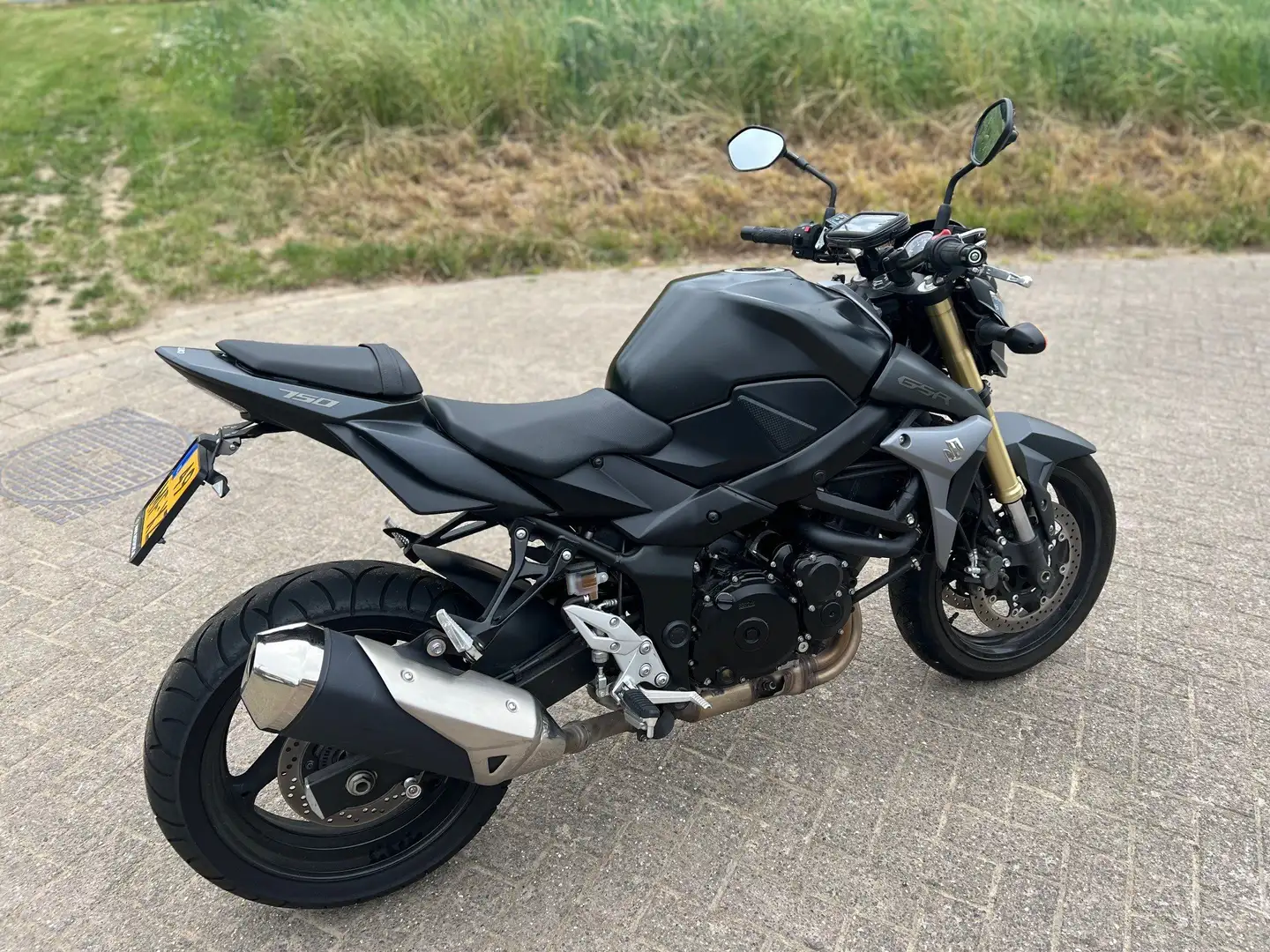 Suzuki GSR 750 Negru - 2