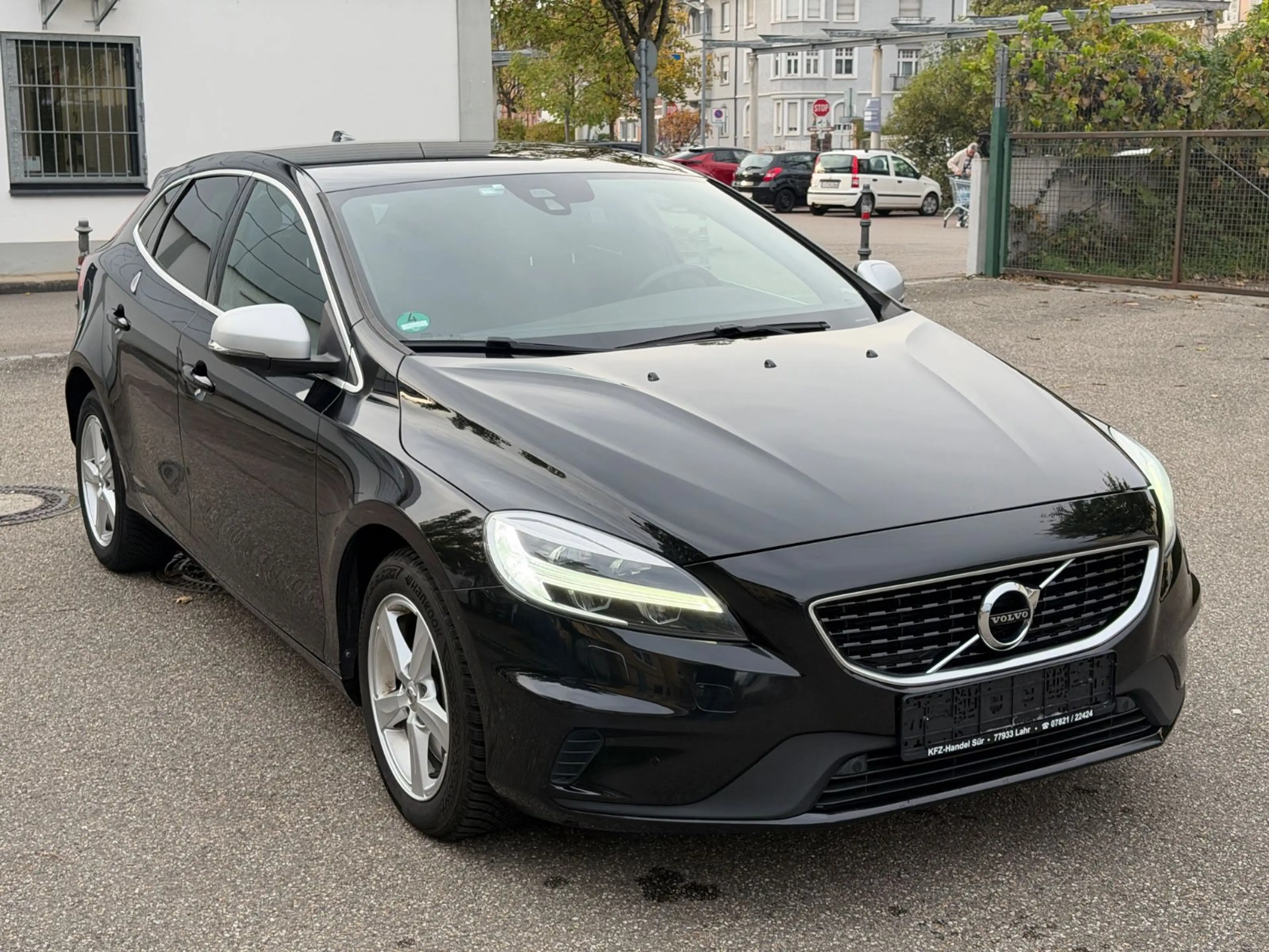 Volvo V40 R-Design TÜV NEU/NAVI/LED/TEMPOMAT/R-CAM/AHK — photo 5