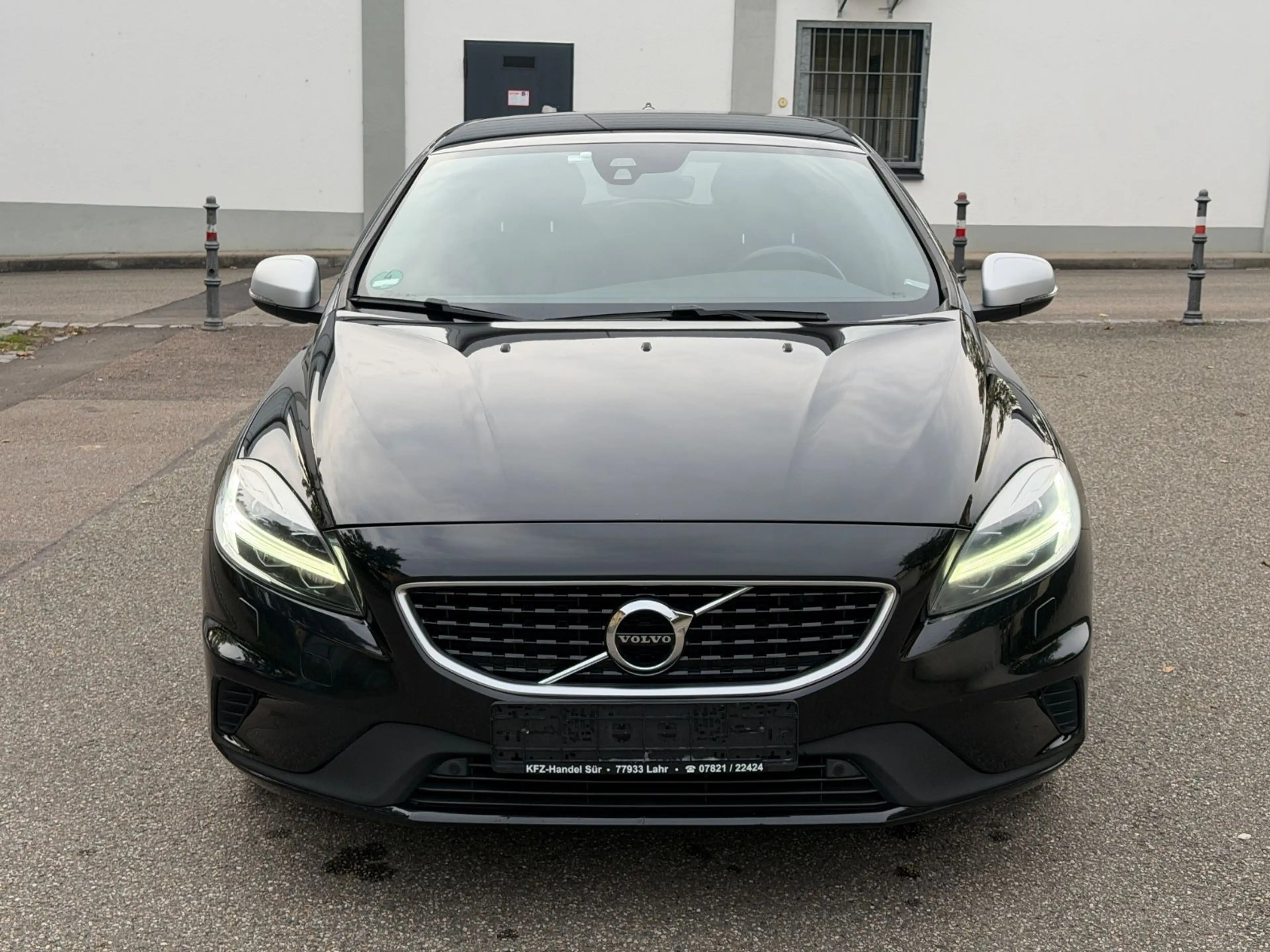 Volvo V40 R-Design TÜV NEU/NAVI/LED/TEMPOMAT/R-CAM/AHK — photo 4