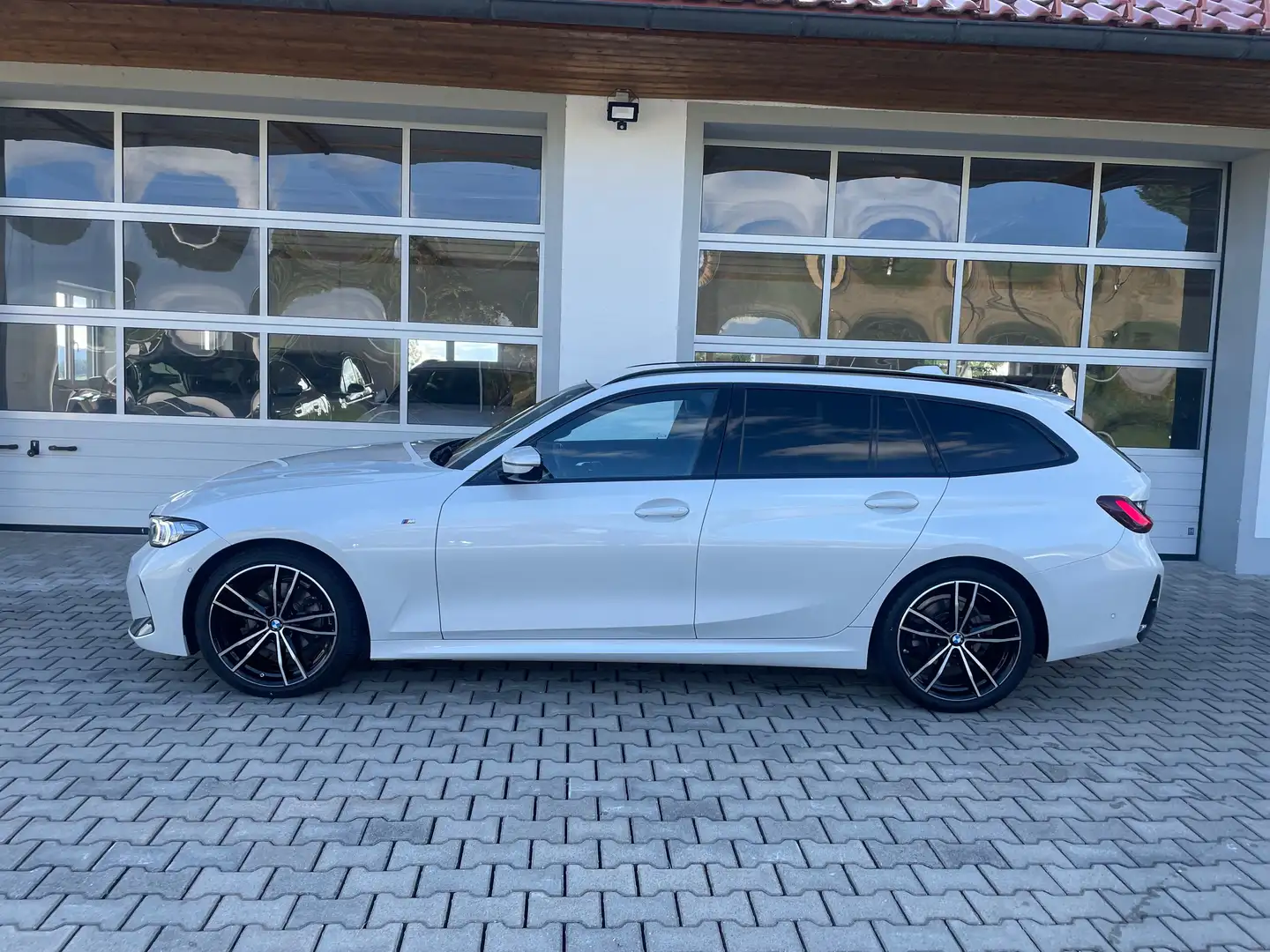 BMW 320 d xDrive M Sport *RFK*STANDHZ*DIGITAL*APP*PDC* Weiß - 2