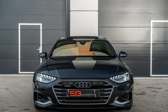 Audi A4 view 4