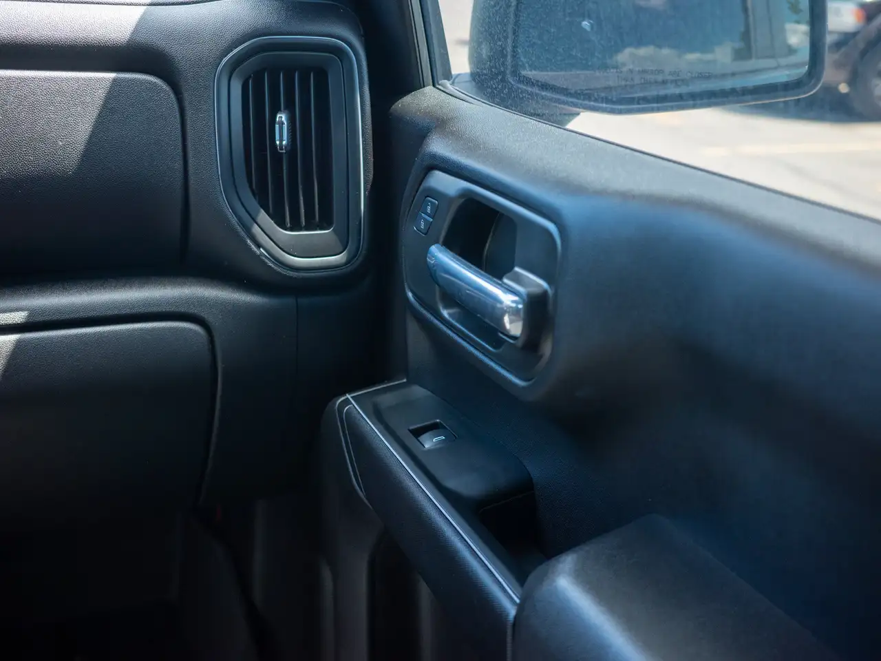 Chevrolet Silverado 1500 photo Chevrolet Silverado 1500