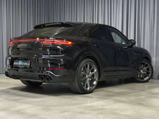 Porsche Cayenne view 3