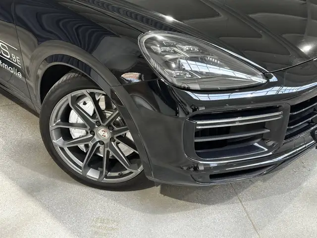 Porsche Cayenne view 7