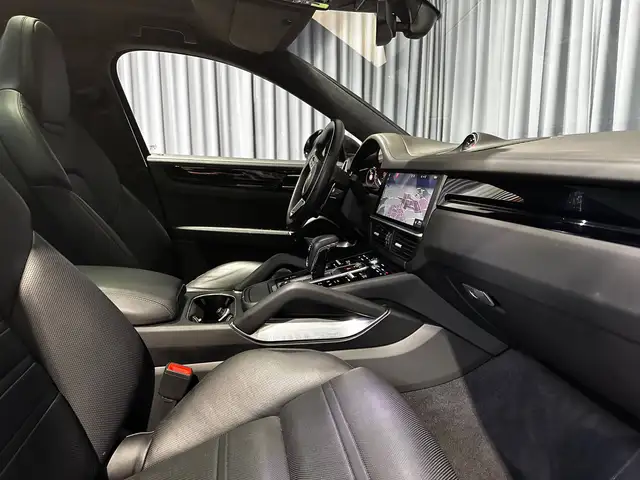 Porsche Cayenne view 10
