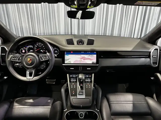 Porsche Cayenne view 12