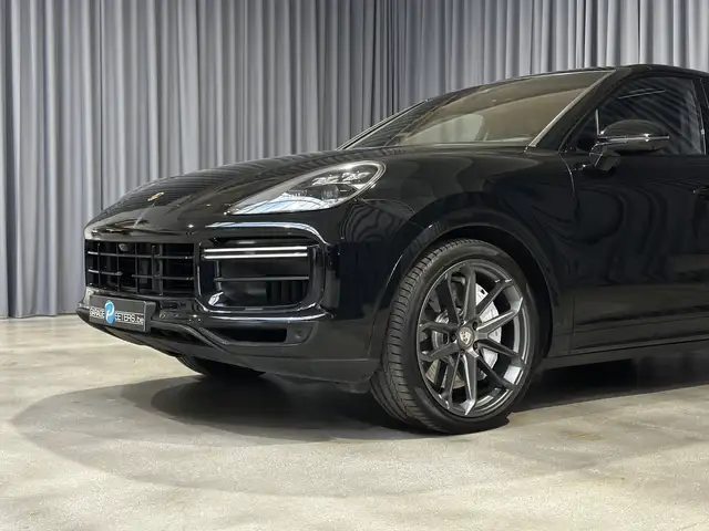 Porsche Cayenne view 6