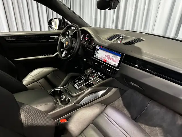 Porsche Cayenne view 11