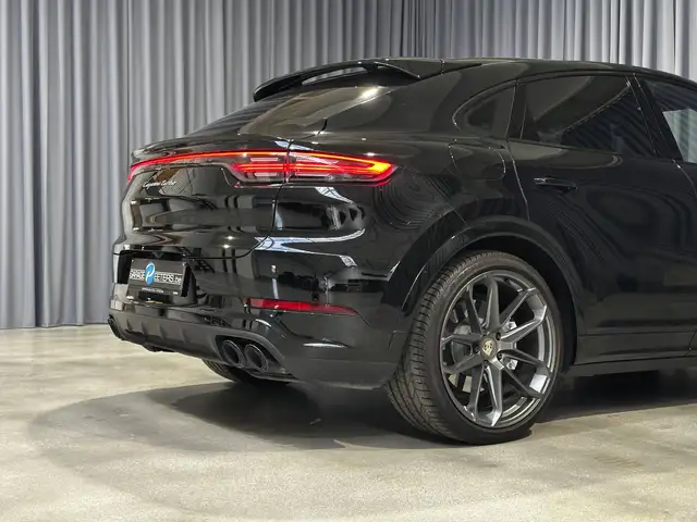 Porsche Cayenne view 9