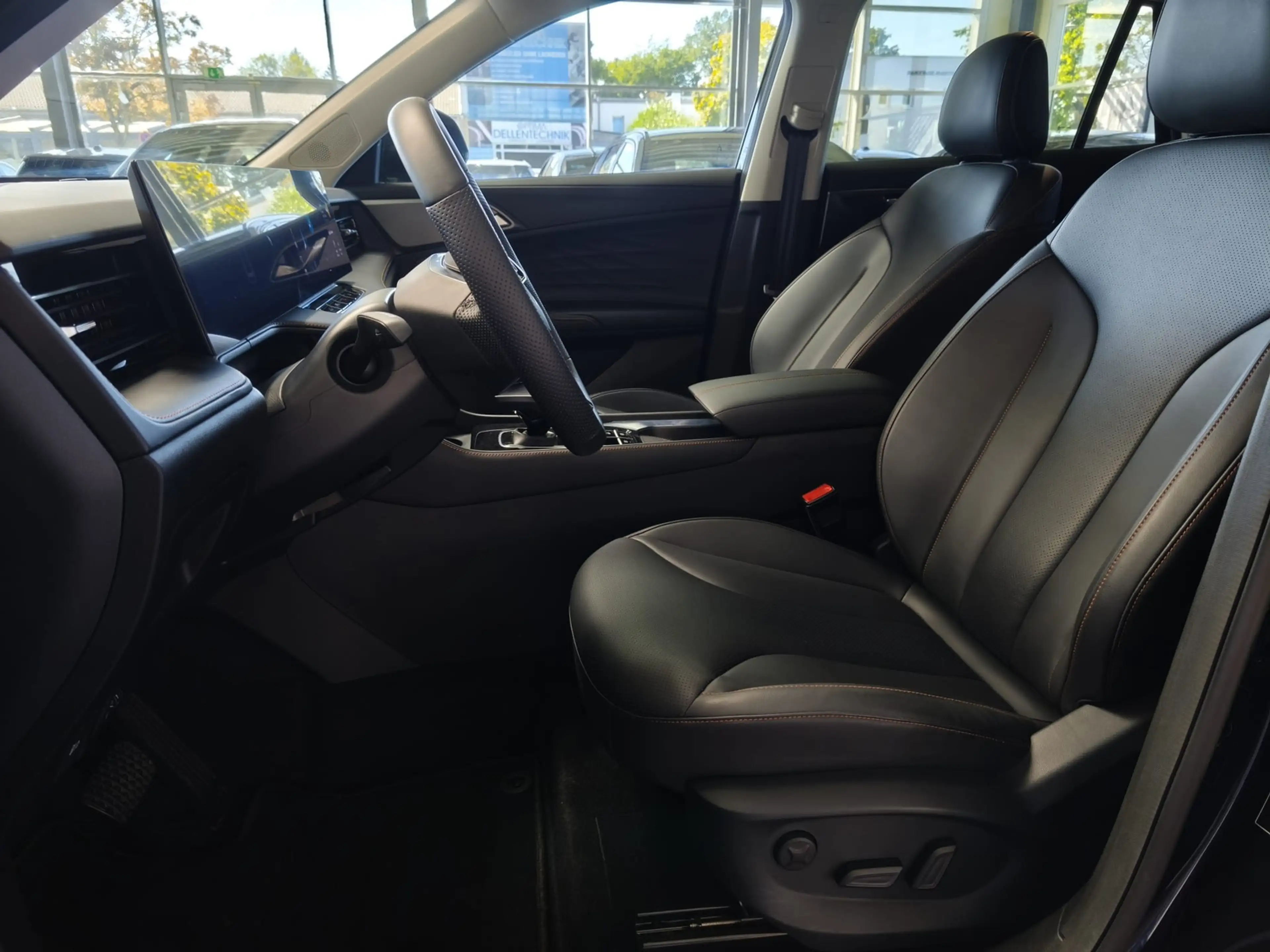 MG HS 1.5 T GDI 125 kW Luxury Aut./LED/LEDER/|360° — photo 8