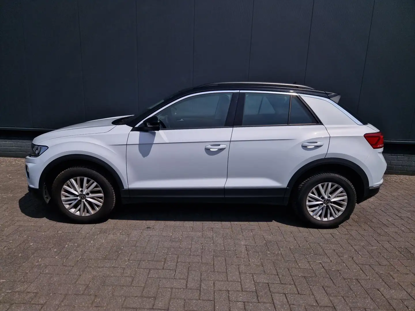 Volkswagen T-Roc 1.5 TSI 150PK Org NL NAP IQ Drive /Trekhaak /Garan Wit - 2