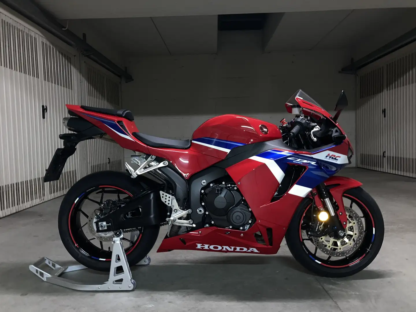 Honda CBR 600 RR Червоний - 1