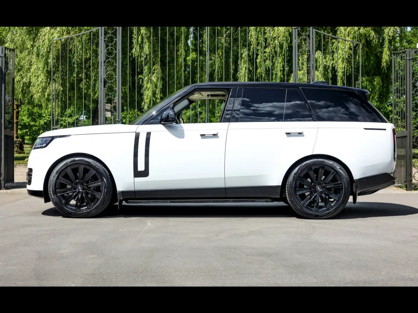Land Rover Range Rover AUTOBIOGRAPHY D350 MHEV SWB°SHADOW°AHK°STEPBOARDS Blanc - 2