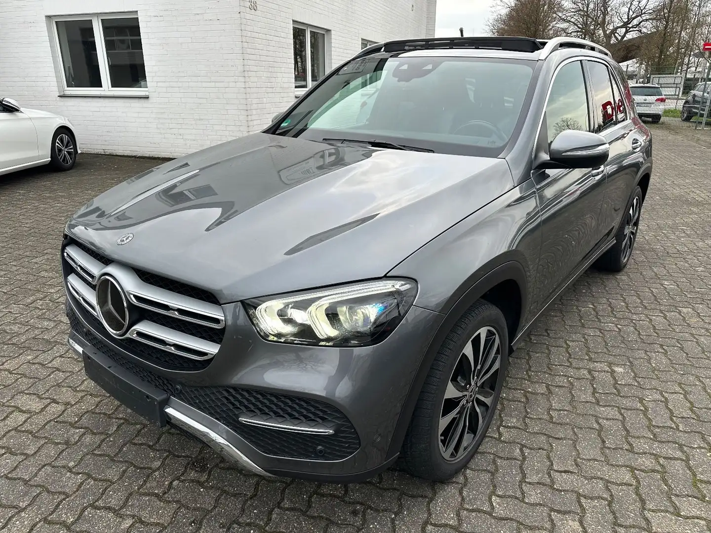 Mercedes-Benz GLE 350 d 4M AMG Line Int. Pano Distro AHK Grau - 1