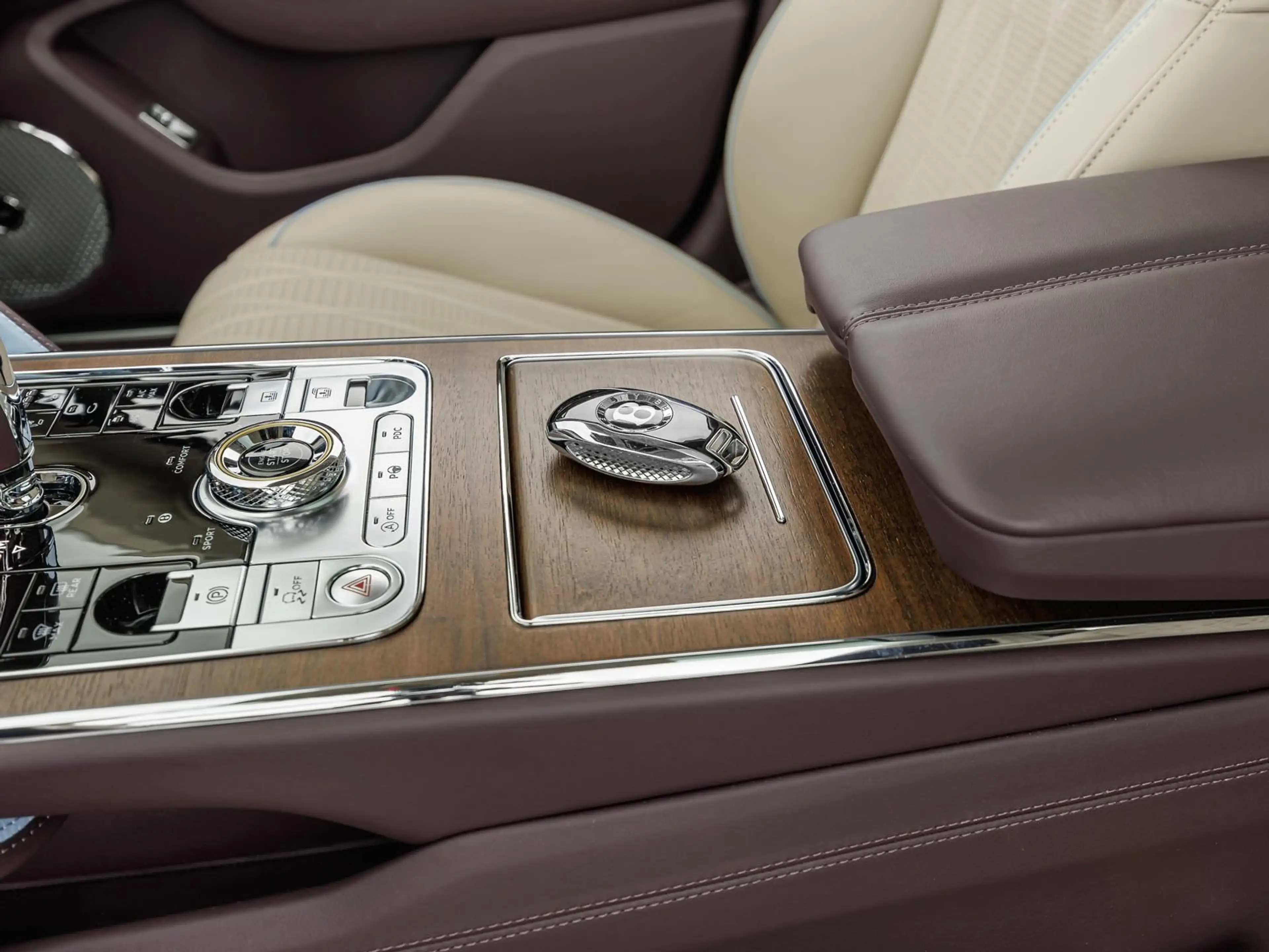 Bentley Flying Spur Mulliner W12 — photo 13