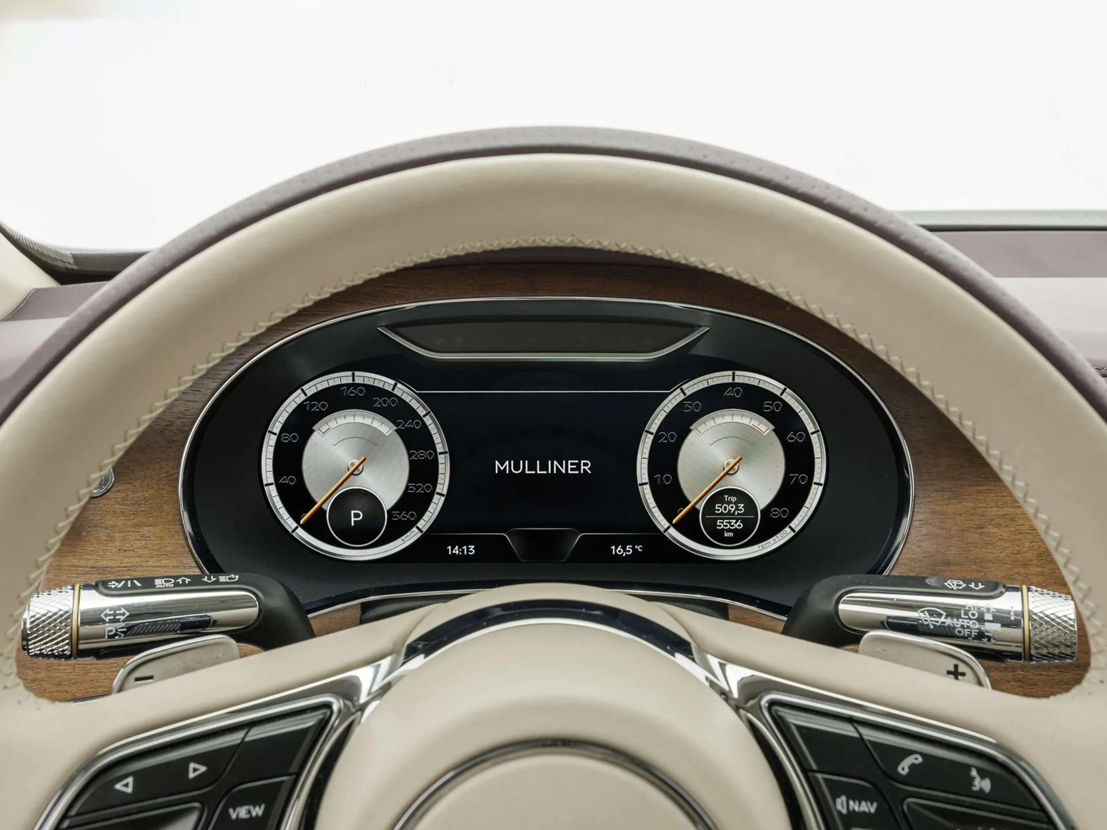 Bentley Flying Spur Mulliner W12 — photo 14