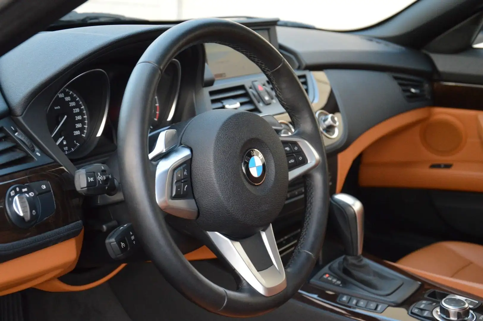 BMW Z4 sDrive30i Aut. *Navi|Keyless|Leder|Bi-Xenon* Grijs - 2